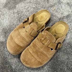 Cushionare Tan Corduroy Clogs
